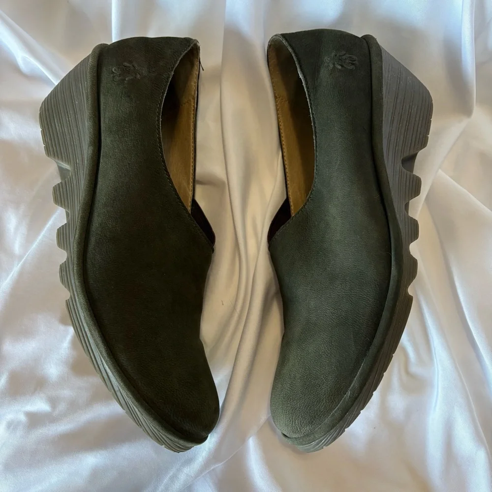 Fly London Peso Wedge Slip On Shoes Heels Green Suede Leather Size 40